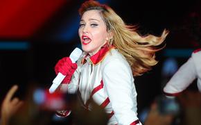 Фанаты в шоке: Мадонна вышла на сцену пьяная
