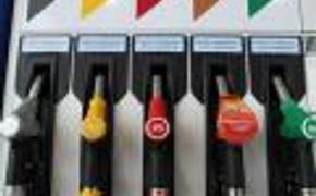 ФАС объяснила, почему цены на бензин в России не падают