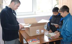 Книжки - детишкам. Алюминиевый завод провел благотворительную акцию