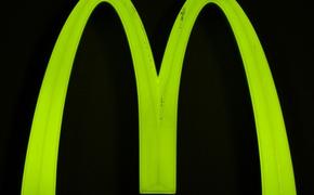 Москвич смог засудить McDonald`s за стихи своей бабушки