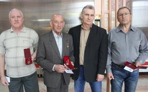 На «Красном Октябре» ликвидаторов аварии на ЧАЭС наградили медалями