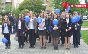 В Крыму на патриотическом флэшмобе школьники агитировали за ЕР?