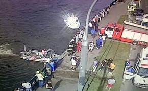 Автомобиль упал в Москву-реку после ДТП