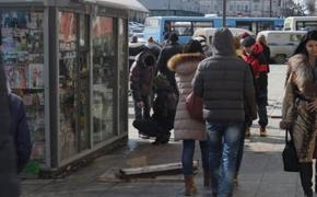 Провал в центре Владивостока власти в упор не замечают