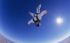Американец совершил прыжок без парашюта с высоты 7,6 тысячи метров (ВИДЕО)