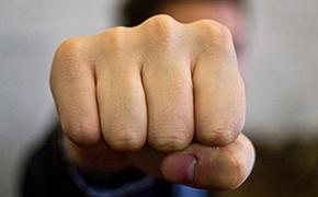 Петербургский таксист избил пассажирку из-за того, что ее дочь стошнило в салоне