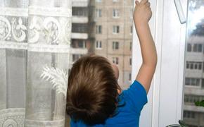 Екатеринбуржец поймал выпавшего из окна ребенка