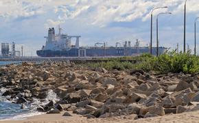 В Малайзии угнали нефтяной танкер