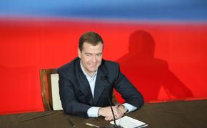 Дмитрий Медведев поговорил с ветеранами во время визита в Курск