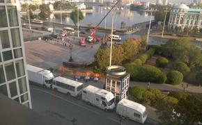 Телевизионщики перекрыли центр Екатеринбурга