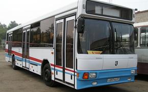 Из-за отмены маршруток в Москве горожане штурмуют автобусы