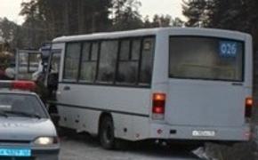 В Кировской области столкнулись автобус, фура и легковые автомобили