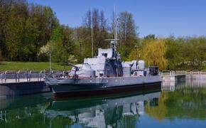 Как украинские корабли прогоняли российский сторожевик (ВИДЕО)