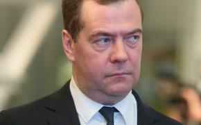 Медведев заявил, что Россия не может вечно жить в долг