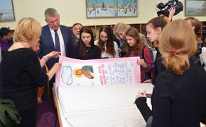 Тверские депутаты встретились с авторами самой большой рукописной книги России