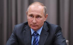 Владимир Путин возложил цветы к памятнику Минину и Пожарскому в Москве