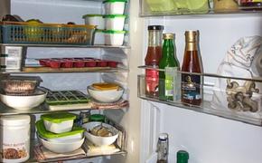 В Петербурге начал работать холодильник с бесплатной едой