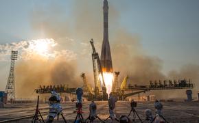 Ракета-носитель "Союз-ФГ" установлена на Байконуре