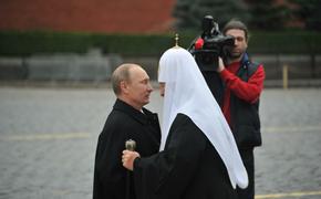 В детстве Путина тайно крестил отец патриарха Кирилла