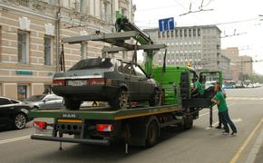 Эвакуатор с автомобилем загорелся в Санкт-Петербурге