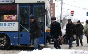 Кондуктора, высадившего ребенка на мороз в Екатеринбурге, не могут найти