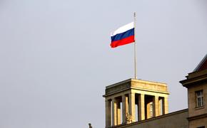 В США развернули российский флаг во время голосования выборщиков (ФОТО)