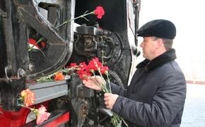 На железнодорожном вокзале Волгограда отметили 74-летие Сталинградской битвы