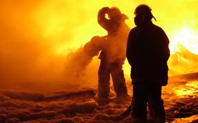 При спасении людей из горящей квартиры в Москве погиб пожарный