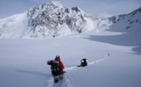 Во французских Альпах лавина накрыла группу туристов, есть погибшие