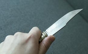 Неадекватный мужчина угрожал ножом пациентам московской поликлиники