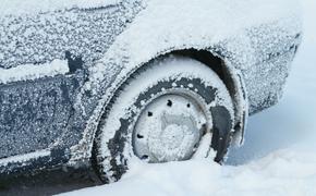 В Канаде из-за снегопада столкнулось полсотни машин, есть пострадавшие