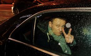 Навального доставили в Тверской суд Москвы