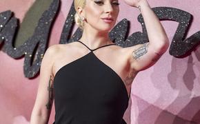 Леди Гага призналась, что страдает от хронических болей