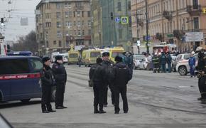 Полиция оцепила автобус в центре Санкт-Петербурга