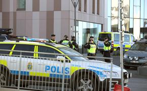 Грузовик въехал в толпу людей в центре Стокгольма