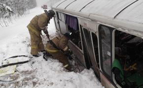 В  Коми фура врезалась в автобус, в ДТП пострадали 20 человек