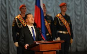 Глава российского кабмина поздравил парламентариев с праздником