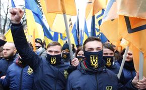 Радикалы закидали дымовыми шашками участников «Бессмертного полка» в Киеве