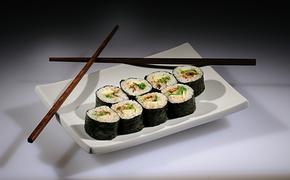 Медики связали популярность суши с распространением паразитарных инфекций