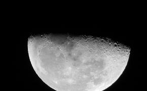 Сенсация: уфологи доказали, что на Луне находятся тысячи пришельцев