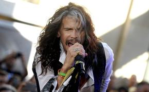 Лидер Aerosmith на московском концерте назвал боевиков ИГ «ублюдками»