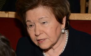 Наина Ельцина предложила считать "лихие девяностые" святыми