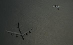 Пентагон опубликовал "фотобомбу": перехват бомбардировщиков ВВС США Су-27 ВКС РФ