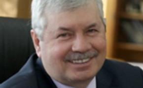 Председатель ЗСО Владимир Мякуш поздравляет южноуральцев с Днем России