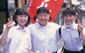 Японским школьницам запретили ходить на свидания за деньги