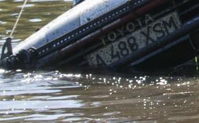 Машина с девушками сорвалась с обрыва в реку на Камчатке