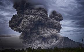 Камчатский вулкан Шивелуч выбросил столб пепла высотой 12 км