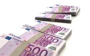 Курс евро на торгах  поднялся на 78 копеек, до 70 рублей