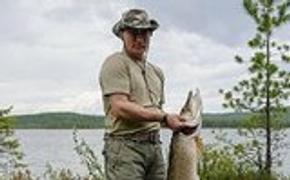 Опубликовано видео, как Путин ловил щуку в Туве ВИДЕО