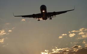 Пассажир самолета снял на видео НЛО в форме юлы